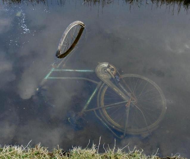 fiets te water.jpg