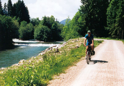 Велодорожка вдоль реки Иллер