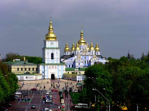 вид на Михаиловский собор с Софии Киевской